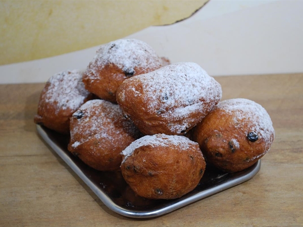 Oliebol Rozijn + Kaneelsuiker